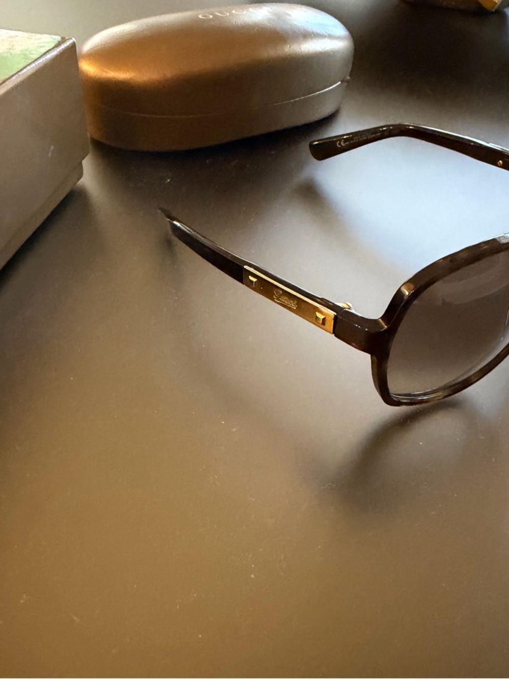 Gucci Women’s Sunglasses Brown Box and  Case Included - Picture 5 of 6